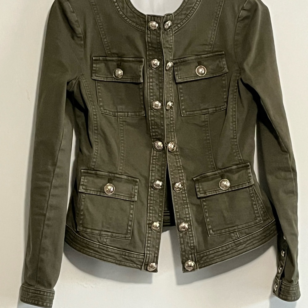 Green Utility Jacket with Military Design and Structured Fit